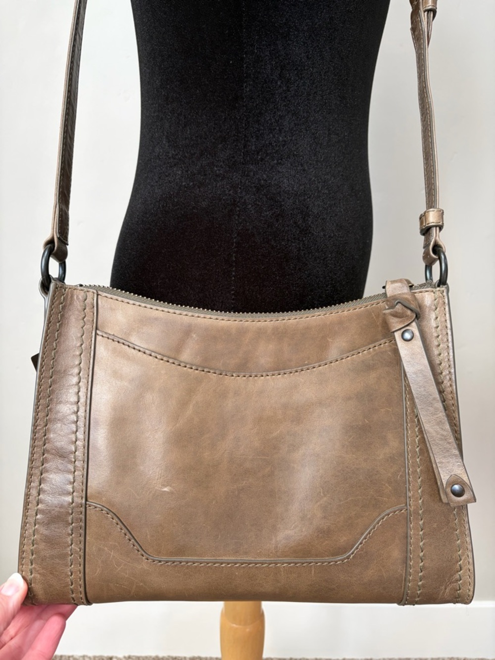 NWT FRYE Melissa Zip Adjustable Strap Leather Crossbody + Dust Bag - Picture 8 of 16